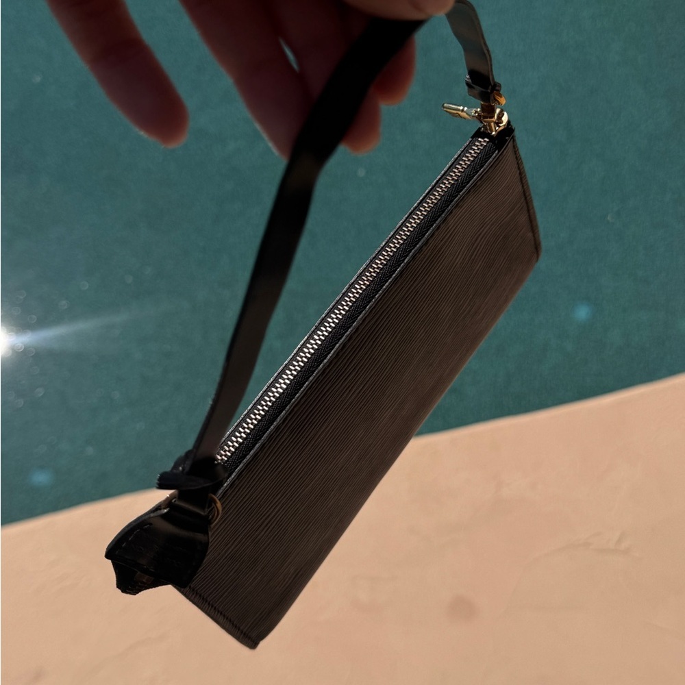 Authentic Louis Vuitton Black Epi Leather Pochette Accessories Bag - Picture 5 of 10